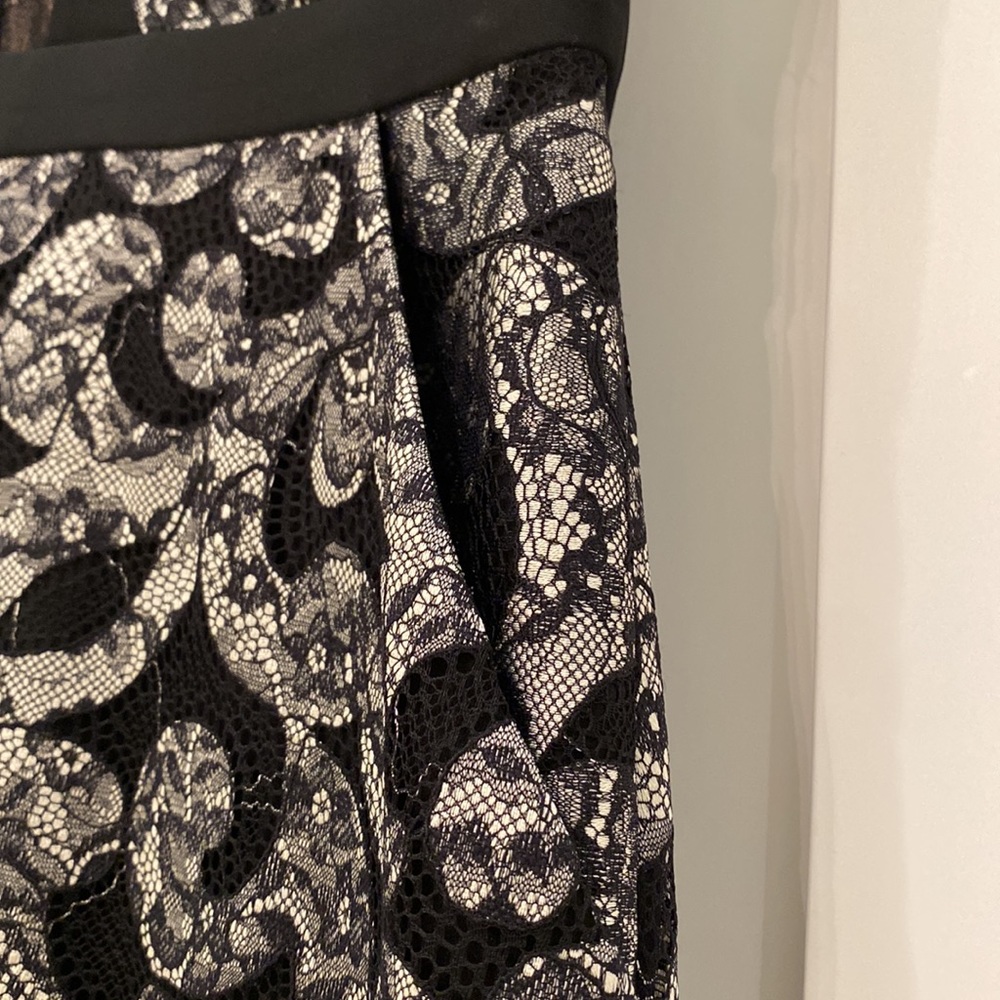 Beautiful dress! Gently worn ones. Dress has pockets. - Picture 4 of 11